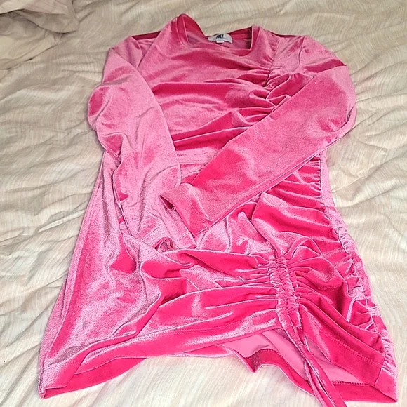 Pink velvet dress - Picture 1 of 1